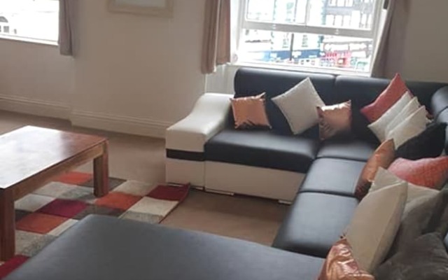 Liverpool Centre Penthouse Sleeps 8