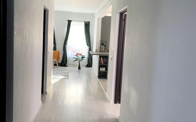 Spacious 3 Bed Apartment Cluj Floresti Near Vivo