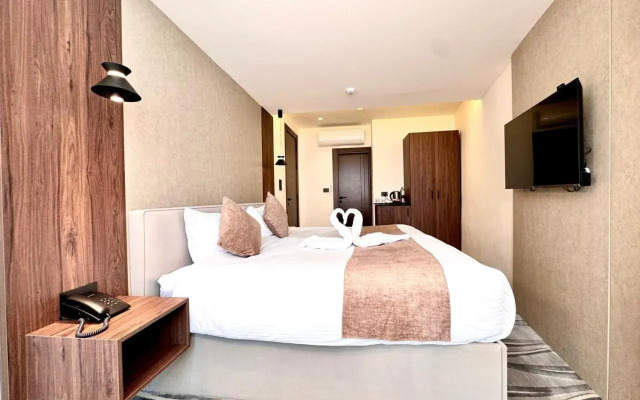 New MerryLand Hotel