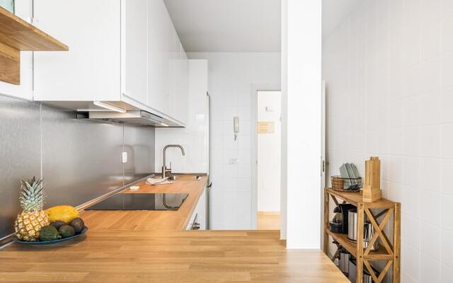 Beach apartment with terrace and private parking