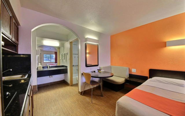 Motel 6 Edinburg, TX