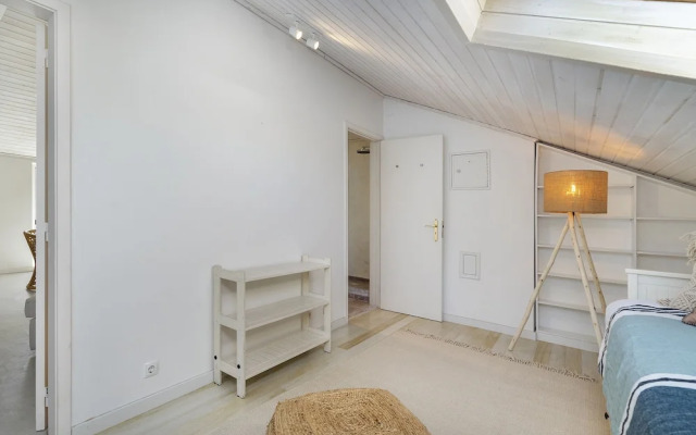 Stylish Sunny Penthouse Near Cascais Center & Greenspace