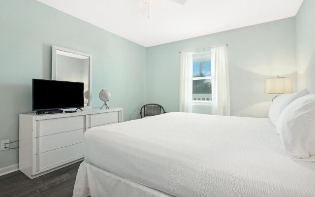 New Owner, New Decor, Steps From Beach, Sleeps 6