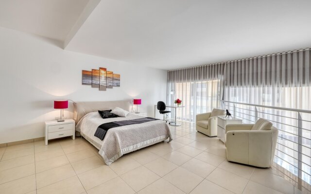 Duplex Luxury Apartment in Portomaso With Pool