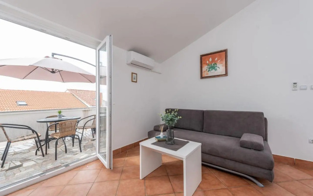 Vesna 2 city central apartment