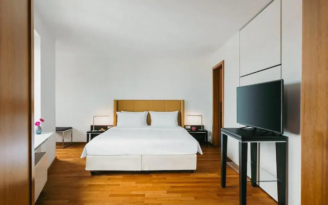 Main Plaza Suite Tower