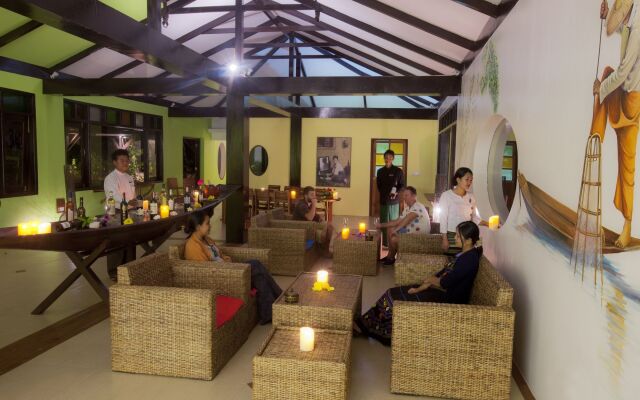 Thanakha Inle Hotel