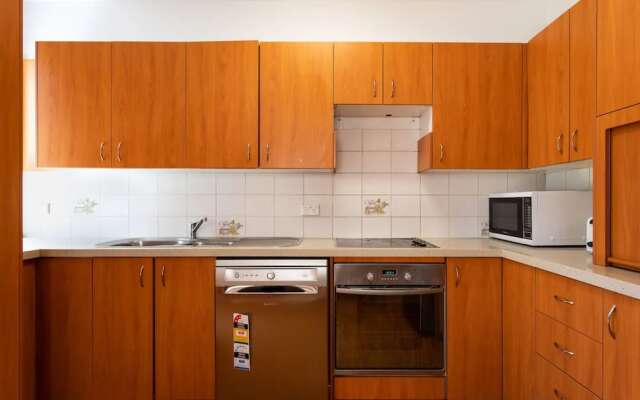 2 Bedroom Garden Apartment by Bondi Beach