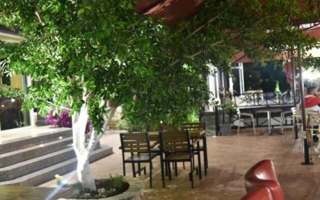 Privé City Hotel