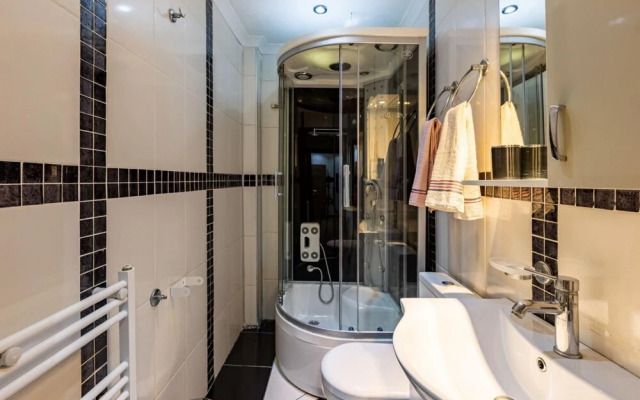 Phenomenal Duplex Flat Near Nisantasi in Besiktas