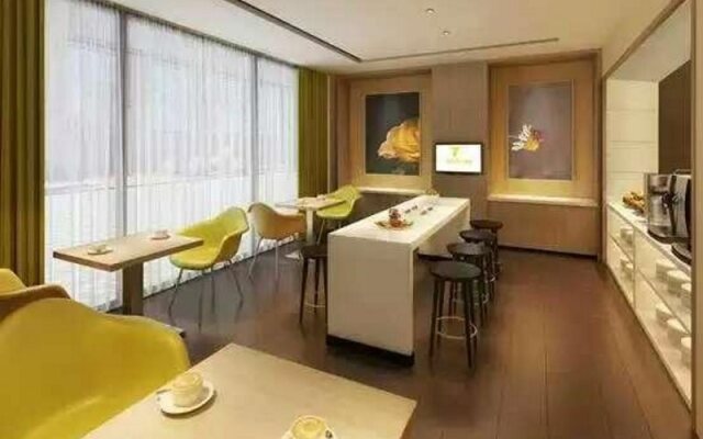 IU Hotel Yuncheng Tiaoshan Street High Speed Railway Station Branch