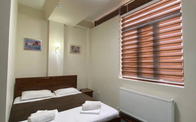 Parvina Hotel