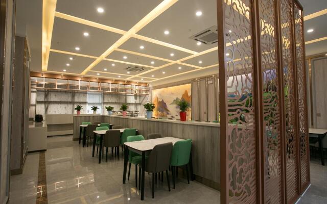 Starway Hotel Changji Qitai Bus Station