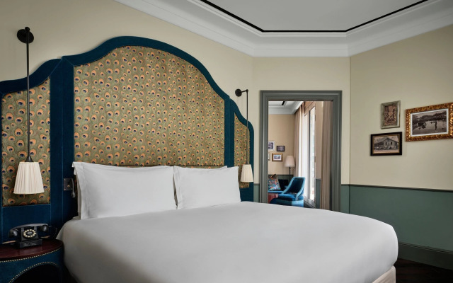 Maxwell Reserve Singapore, Autograph Collection