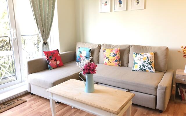 Apple Perch 2BR Flat-Free Parking