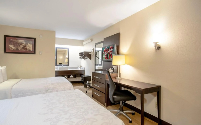 Red Roof Inn PLUS+ Boston - Framingham