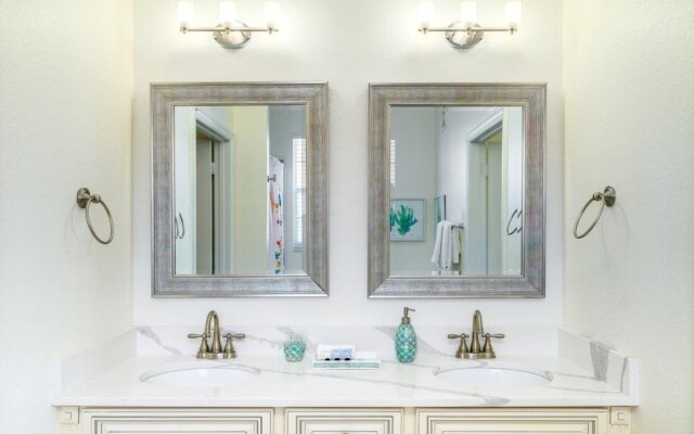 Penthouse Gem 3 Bedroom Condo by Redawning