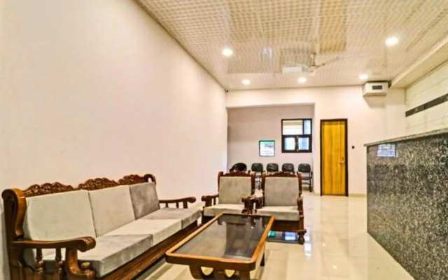 Qotel Hotel Peeragarhi