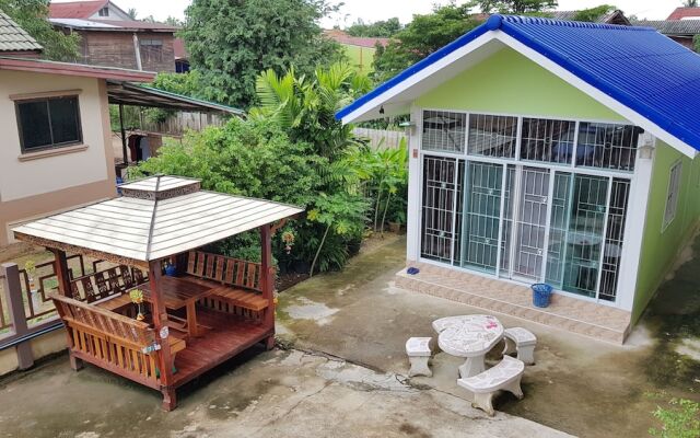 Tossawan Guesthouse