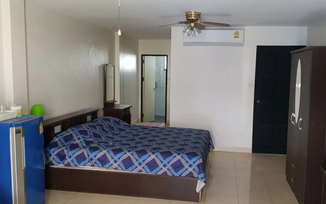 Ons Moeder Restaurant & Guesthouse - 5 (50 meters to the beach)