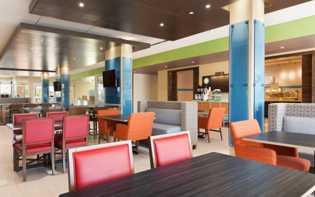 Holiday Inn Express & Suites Edinburg-McAllen Area by IHG