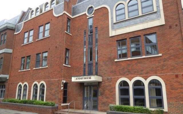 Select Serviced Accommodation - Summit House