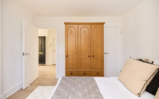 The Streatham Crib - Bright 2bdr Flat