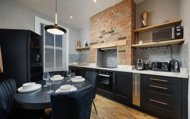 Beautiful 3 Bed House - Habita Property