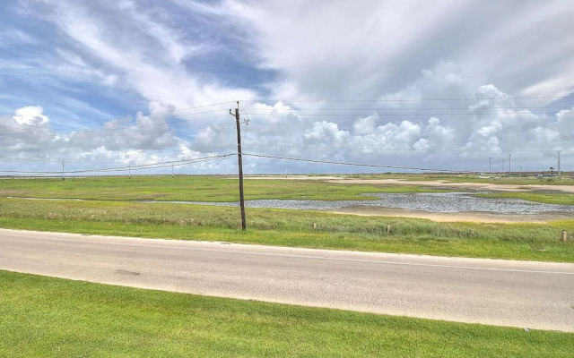 Spacious & Pet Friendly + Game Room Sleeps 10