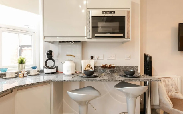 Room in Apartment - 12 Helena Luxury Serviced Apartment