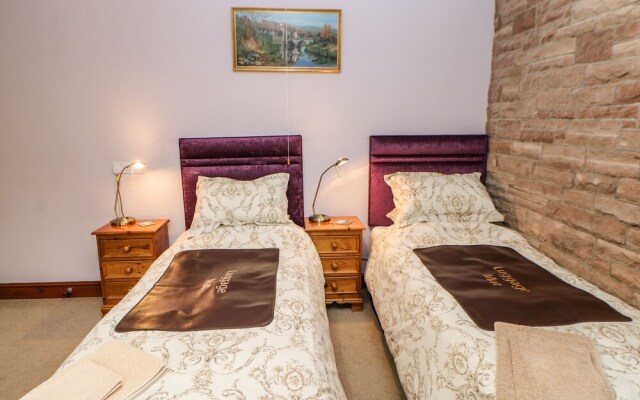 Holly Lodge