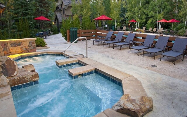 Arrowhead Village Condo - 206 Seasons Lodge