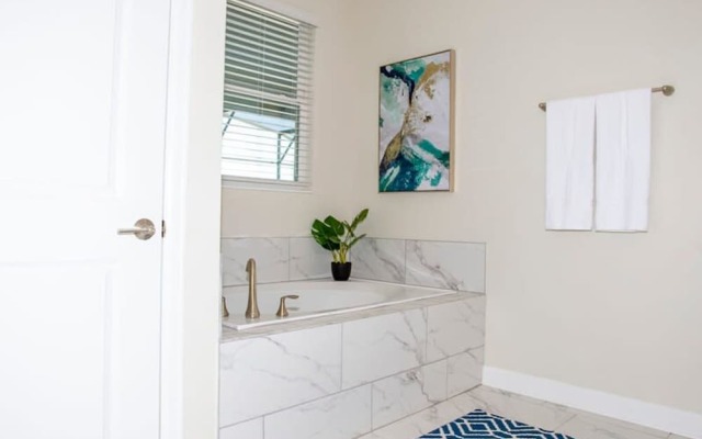 4577 Stunning 7BD Home