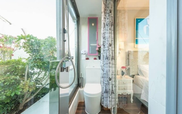 Sea View Apartment with Hot Tub & Sauna