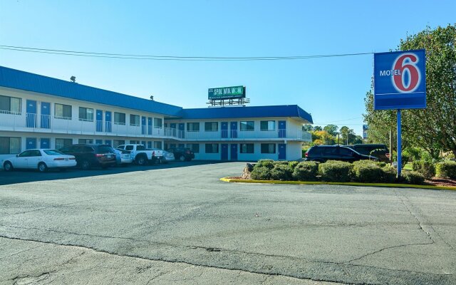 Motel 6 Russellville, AR