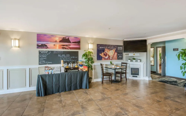 Days Inn and Suites Sequim