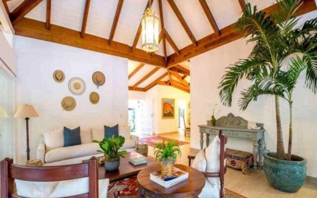 Sunny Vacation Villa 26