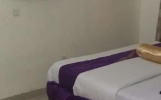 Nue Crest Hotel