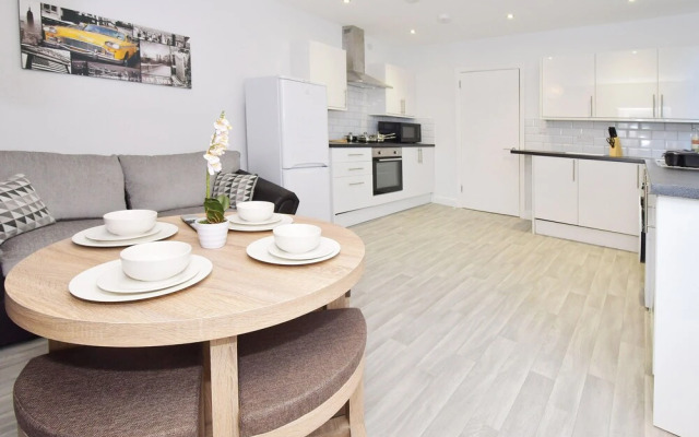 Townhouse @ 272 Walthall Street Crewe