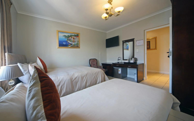 Savoy Lodge Cape Town