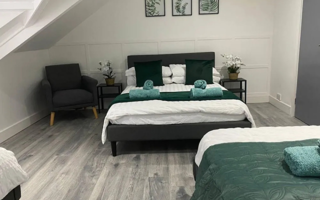 2 Bed Flat - Sleeps 6 - Parking - Wifi