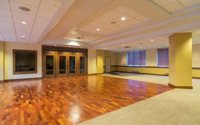 Ramada by Wyndham Milwaukee