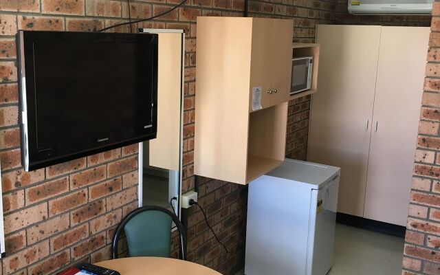 The Phoenix Artesian Spa Resort and Accommodation