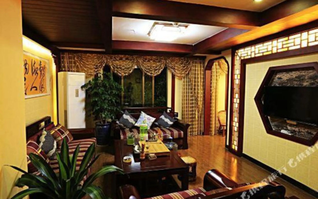 Royal Garden Holiday Theme Hotel