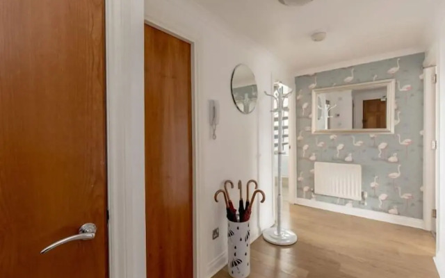 JOIVY Ultra Gorgeous 3bd Old Town Apt w\ Balcony&Parking