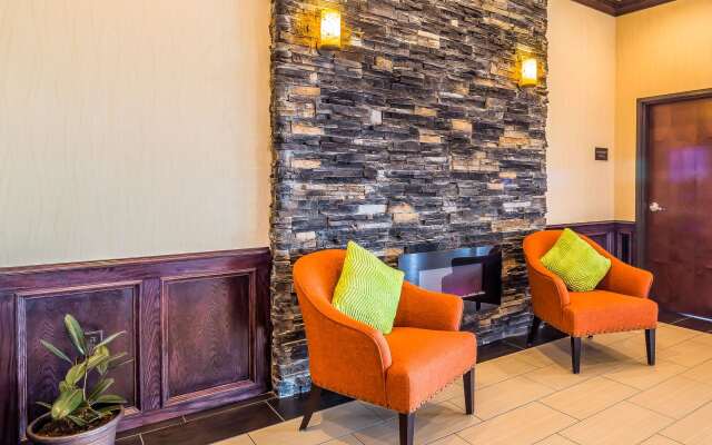 Comfort Inn & Suites Moore - Oklahoma City