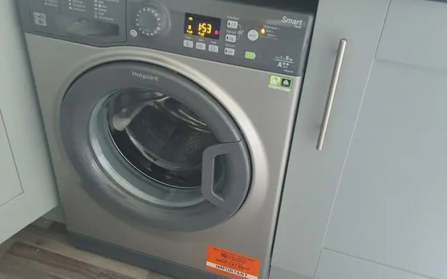 4 Bedroom Home Tameside, Grt Manchester Sleeps 7