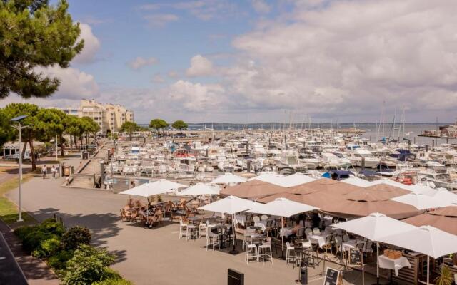 LES SUITES DU PORT by Le Saint Ferdinand