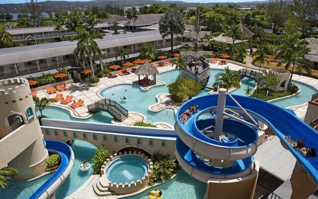 Sunset Beach Resort Spa and Waterpark All-Inclusive