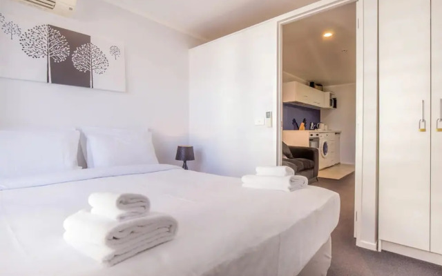 Modern 1 Bedroom Central Apartment With Stunning Views